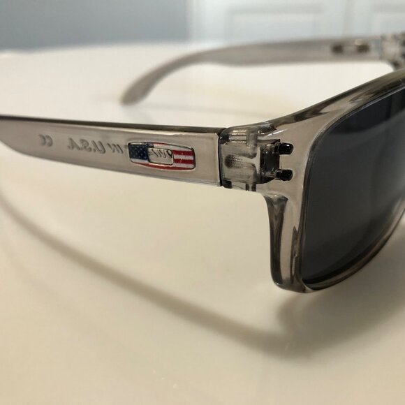 Oakley Holbrook Polarized USA Flag Collection OO9102 Smoke Gray Frame - Picture 6 of 12